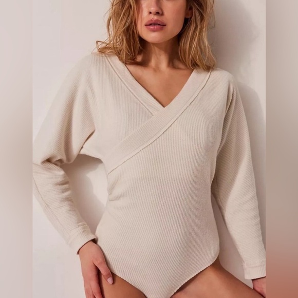 Free People lovin this feeling top $35 new - Picture 1 of 4